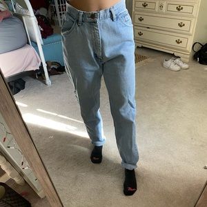 light wash mom jeans